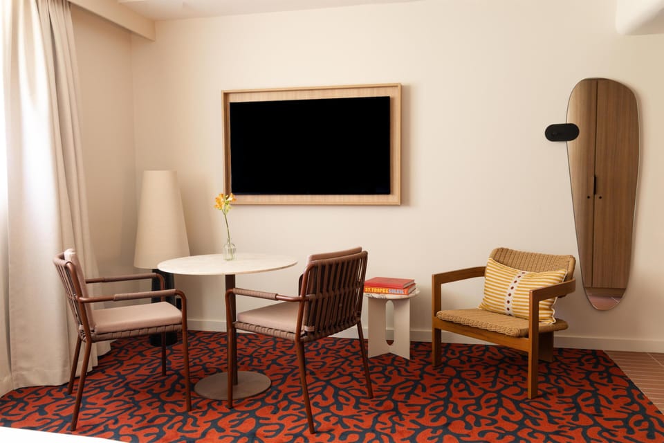 Room, 1 Queen Bed, Accessible | Premium bedding, pillowtop beds, minibar, in-room safe
