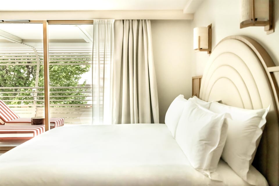 Room, 1 King Bed, Garden View | Premium bedding, pillowtop beds, minibar, in-room safe
