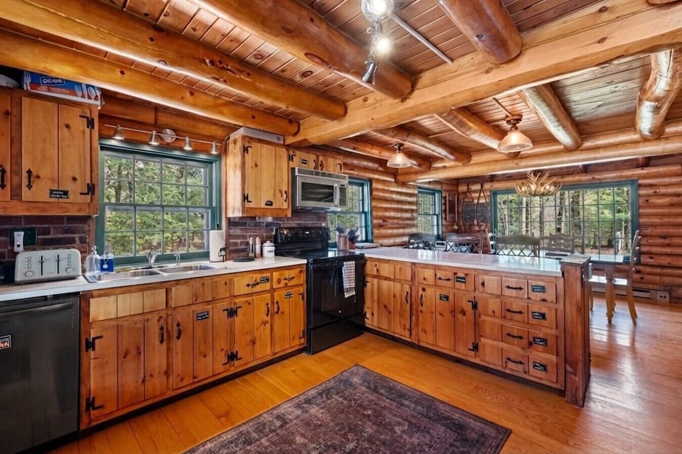 Gather around the counter for a familky breakfast and enjoy the view!