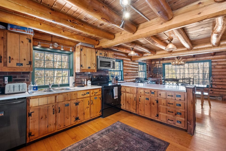 Rustic kitchen, forest views, and plenty of space to cook together!