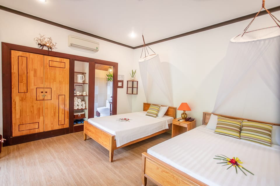 Bungalow Triple, Garden View | Minibar, in-room safe, desk, free WiFi