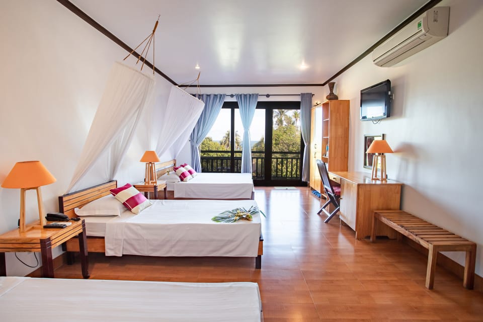Family Room (5pax) | Minibar, in-room safe, desk, free WiFi