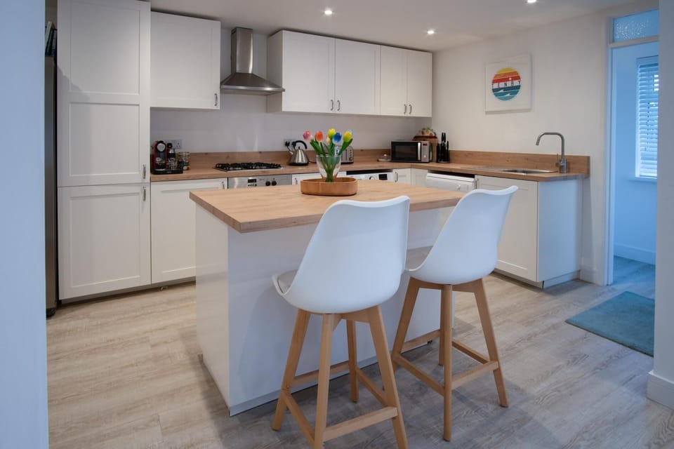 Taliesin - 5 Bedroom Holiday Home - Tenby (27065)