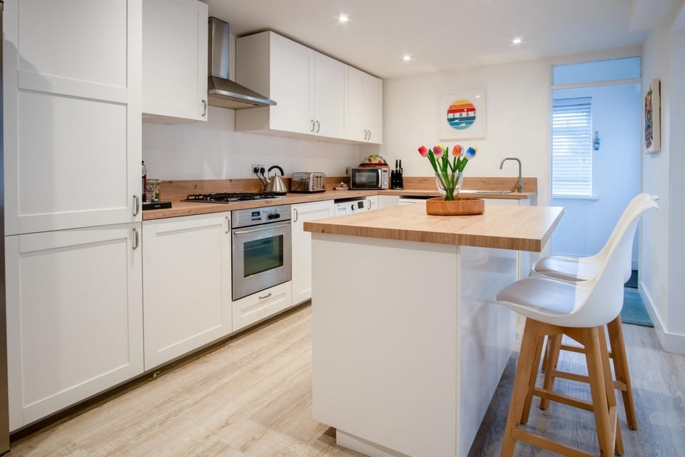 Taliesin - 5 Bedroom Holiday Home - Tenby (27056)