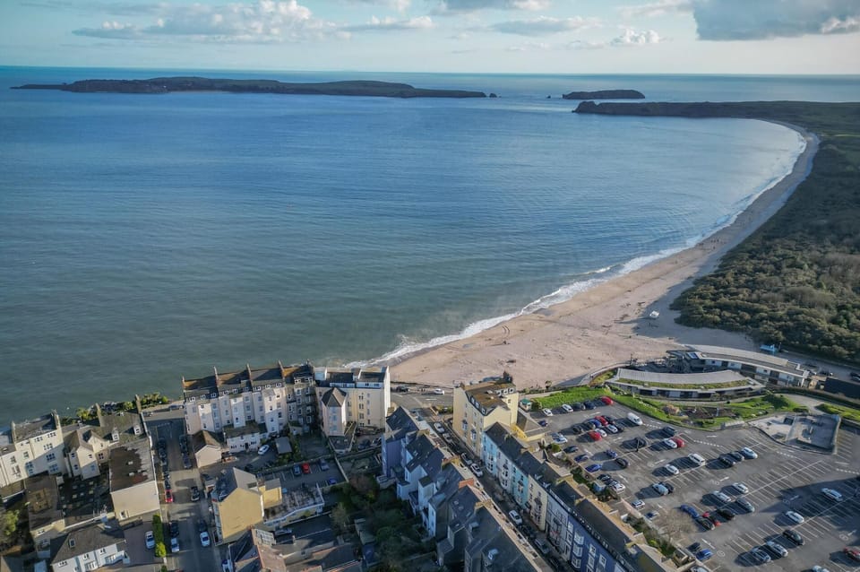 Taliesin - 5 Bedroom Holiday Home - Tenby (27086)