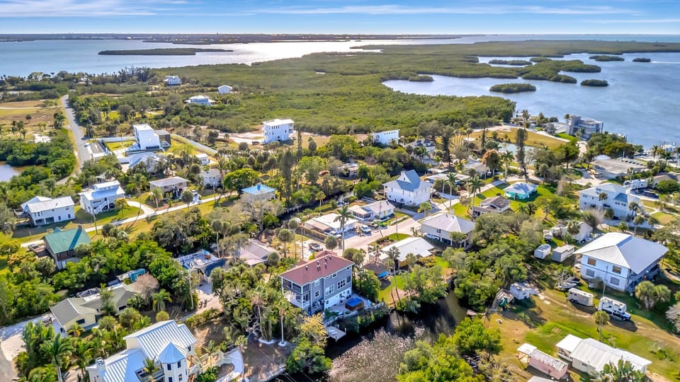 Peaceful island neighborhood close to water and nature