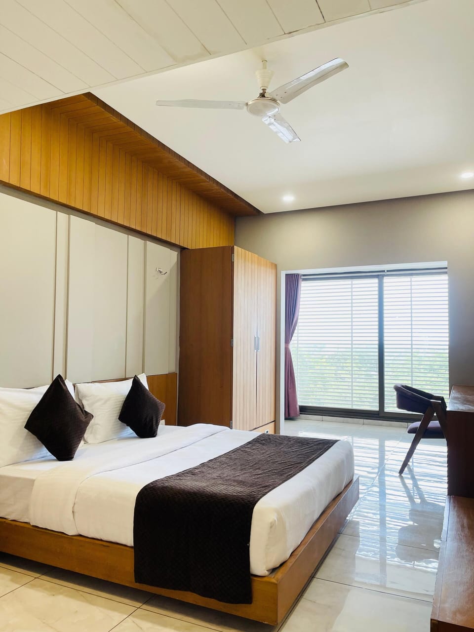 Executive Room | Egyptian cotton sheets, premium bedding, memory foam beds, desk