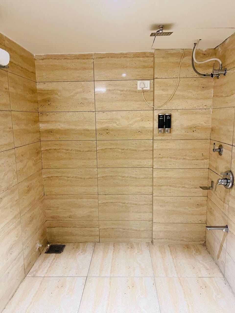 Family Room | Bathroom | Shower, rainfall showerhead, free toiletries, towels