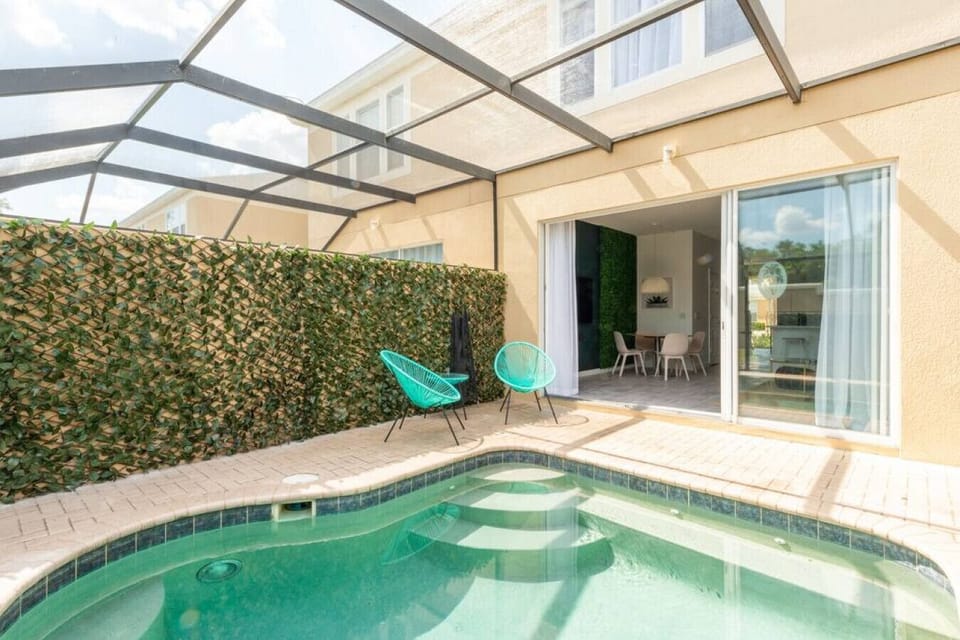 Private plunge pool.