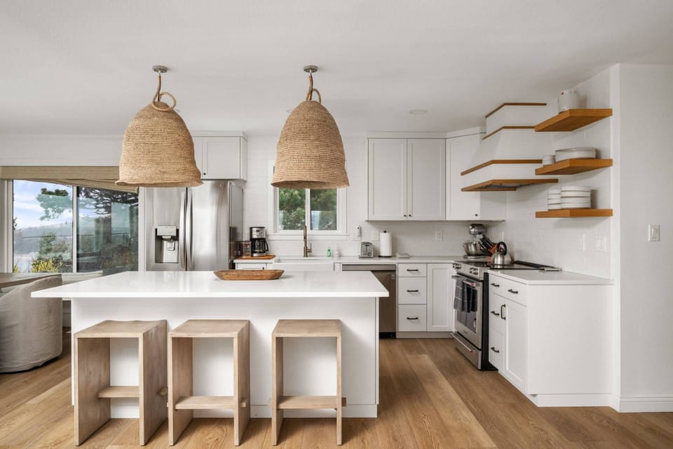 The newly remodeled kitchen is excellent!