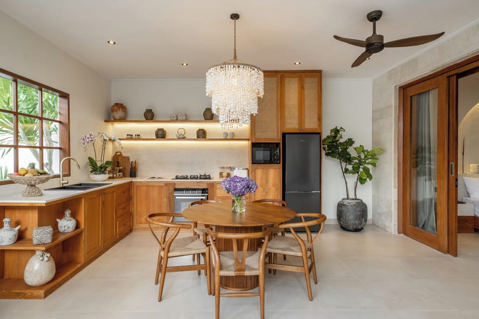 Deluxe Villa, Pool View | Dining room