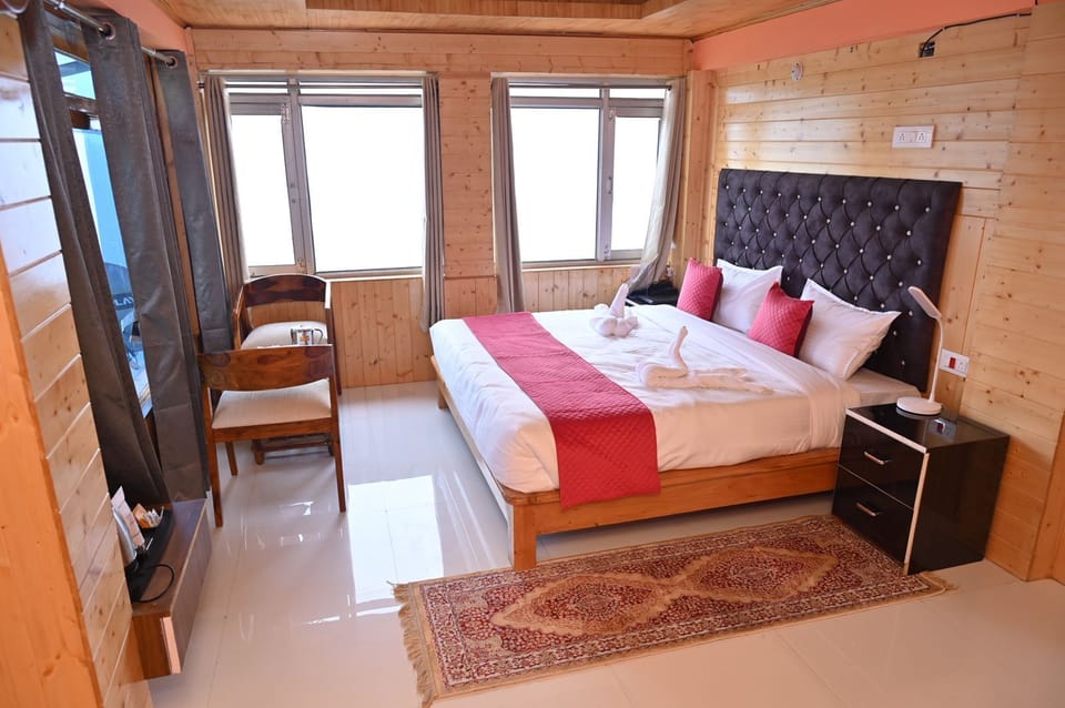 Deluxe Room | Rollaway beds, free WiFi, bed sheets