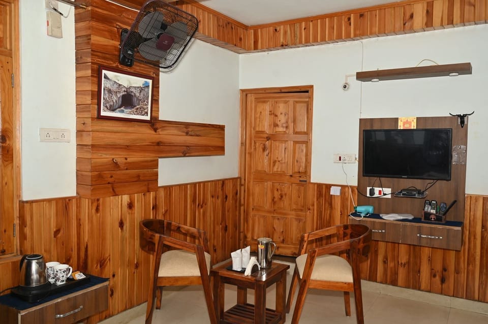 Deluxe Room | Rollaway beds, free WiFi, bed sheets
