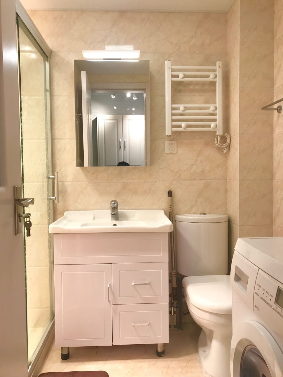 Comfort Studio Suite, Non Smoking | Bathroom | Shower, free toiletries, shampoo, toilet paper