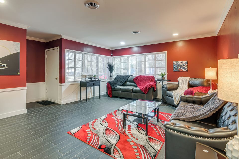 Memphis Vacation Rental | 3BR | 1.5BA | 1,800 Sq Ft | 1 Step Required