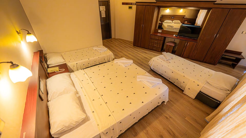 Classic Quadruple Room, Balcony | Desk, free WiFi