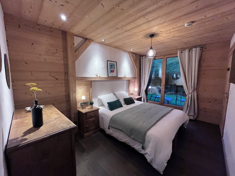 Comfort Quadruple Room | In-room safe, blackout drapes, iron/ironing board, free WiFi