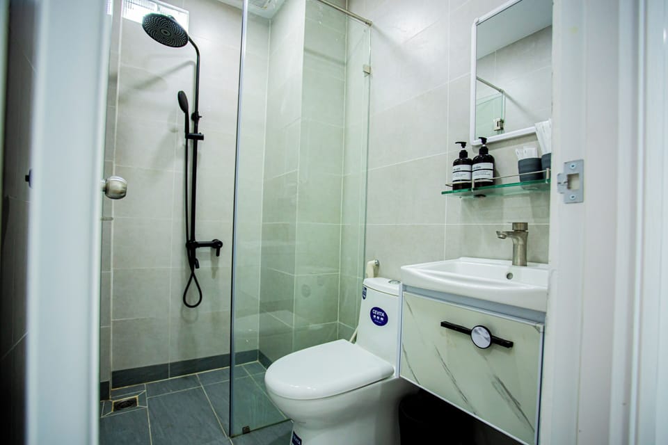 Basic Studio | Bathroom
