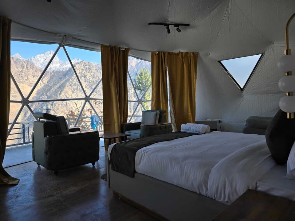 Presidential Room | Desk, laptop workspace, free WiFi