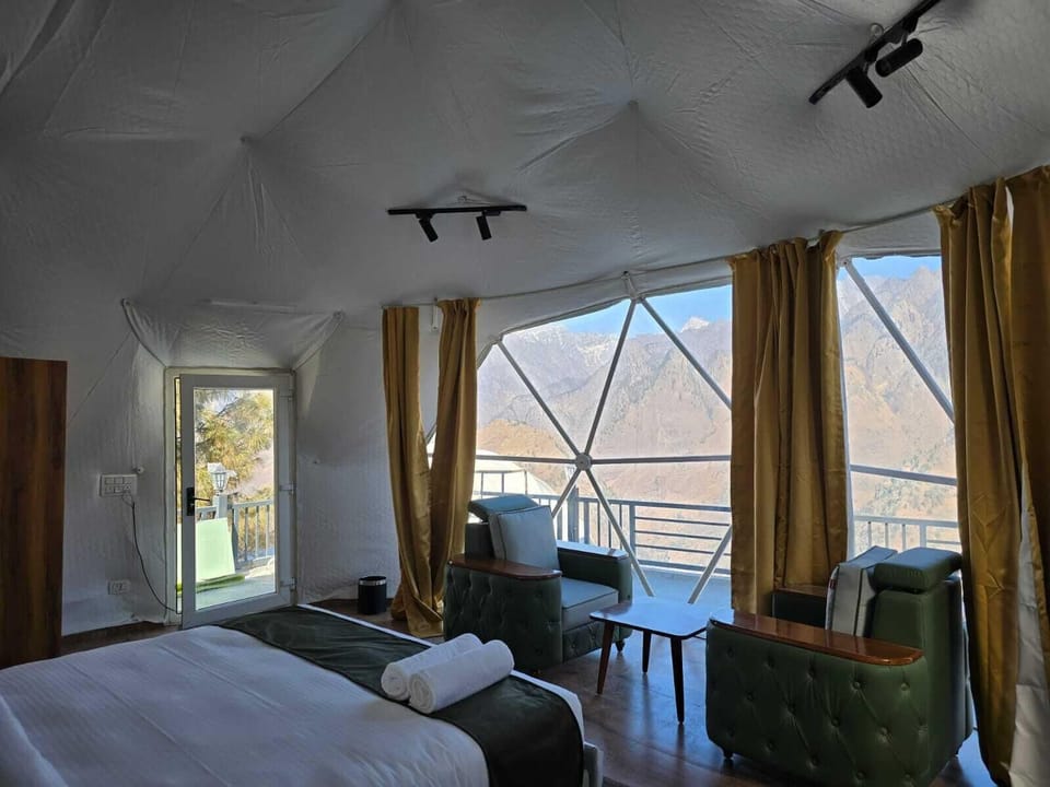 Presidential Room | Desk, laptop workspace, free WiFi