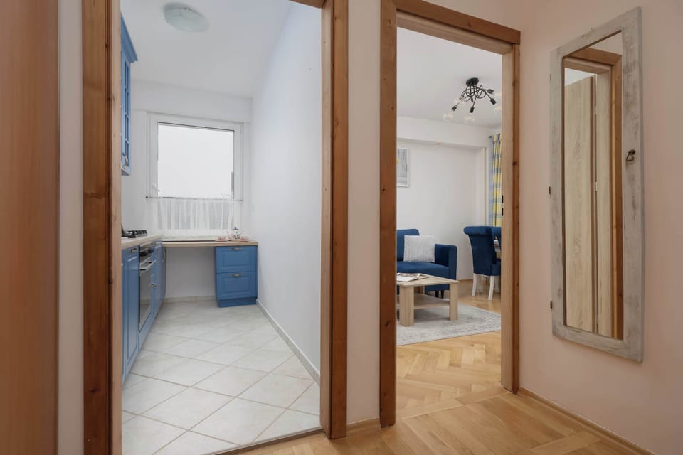 The hallway view reveals a clear layout that makes moving around and everyday use easy.