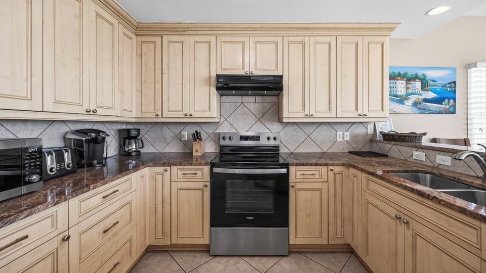 Miami Vice - - Fully equipped kitchen with all the essentials for effortless cooking.