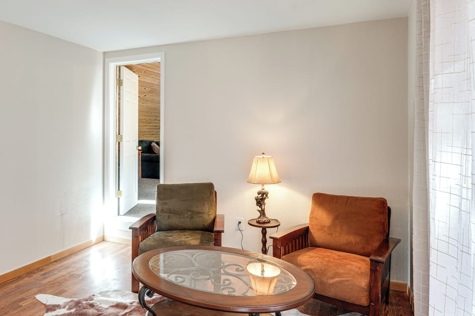 House (5 Bedrooms) | Interior