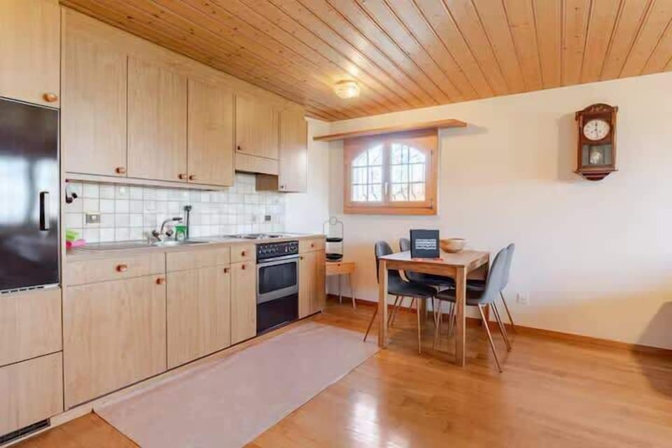 Fully equipped kitchen for relaxed home cooking
