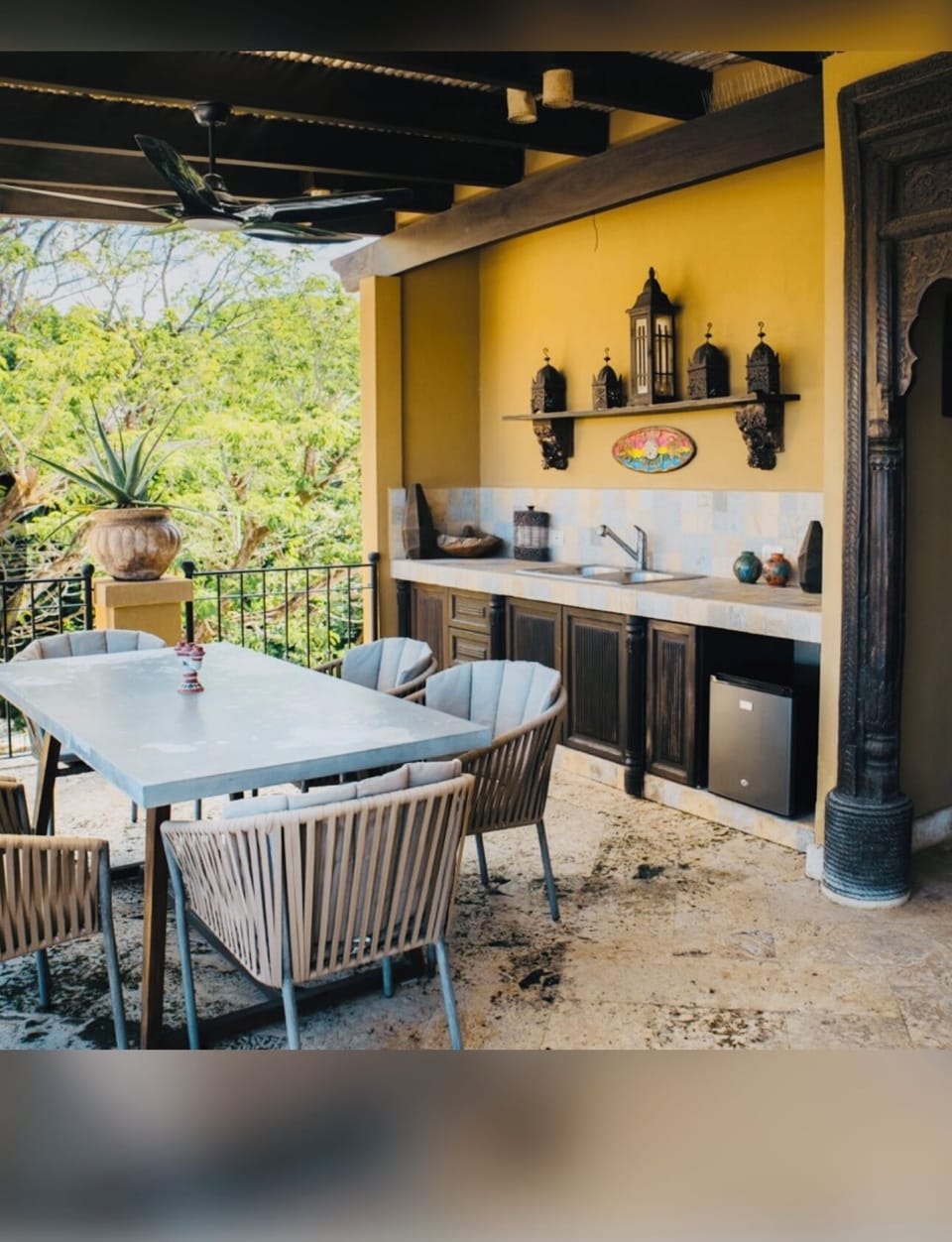 Outdoor dining