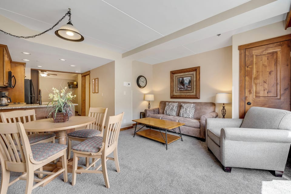 Living / Dining Area