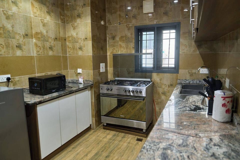 Superior Apartment, Balcony, City View | Private kitchen | Fridge, microwave, oven, stovetop
