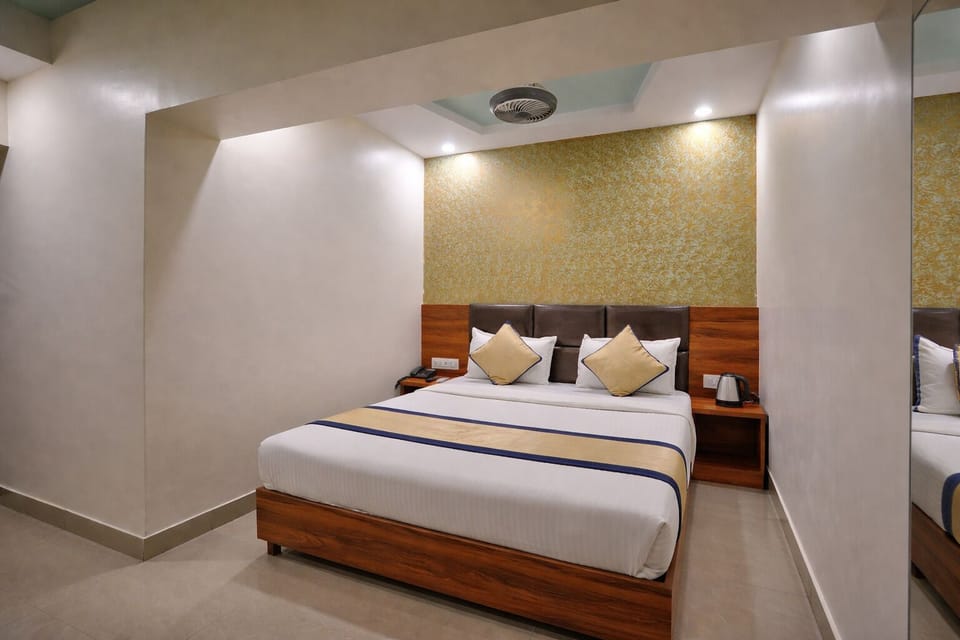 Deluxe Double Room, City View | Desk, laptop workspace, soundproofing, WiFi (free)