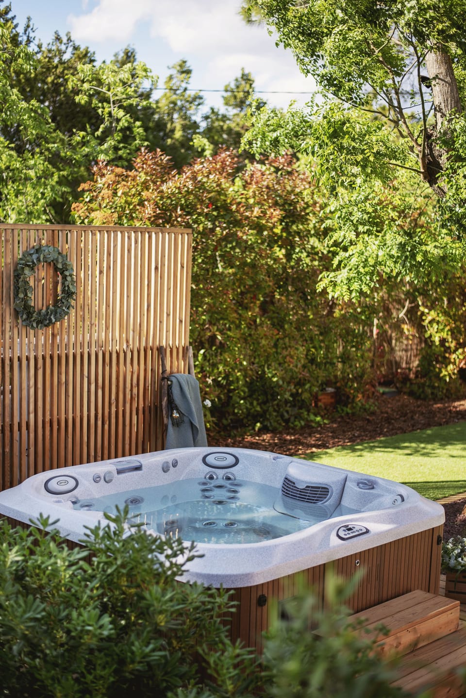 Outdoor spa tub