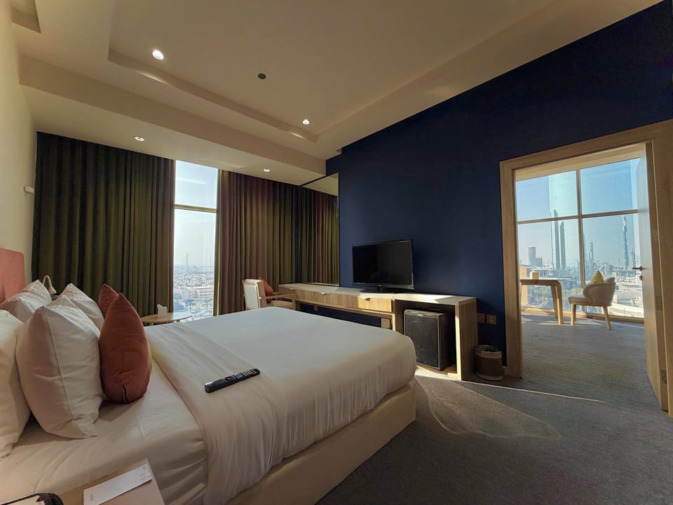 Superior Suite | Minibar, desk, laptop workspace, blackout drapes