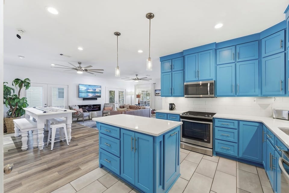 Spacious open concept kitchen - Perfect for making family meals
