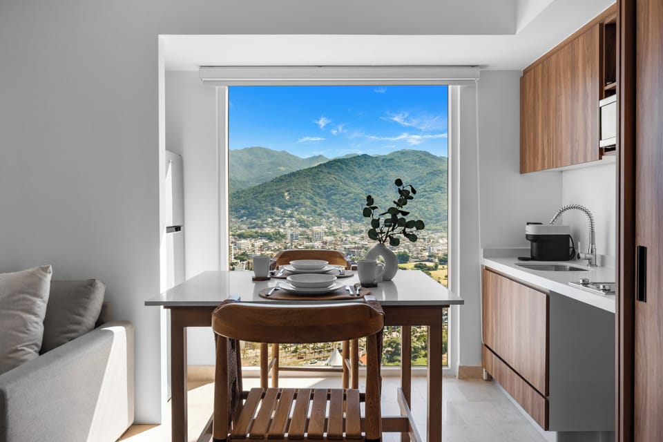 Panoramic Studio, Balcony, Partial Sea View | Dining room