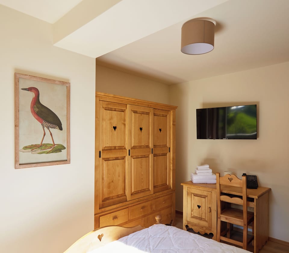 Free WiFi, bed sheets