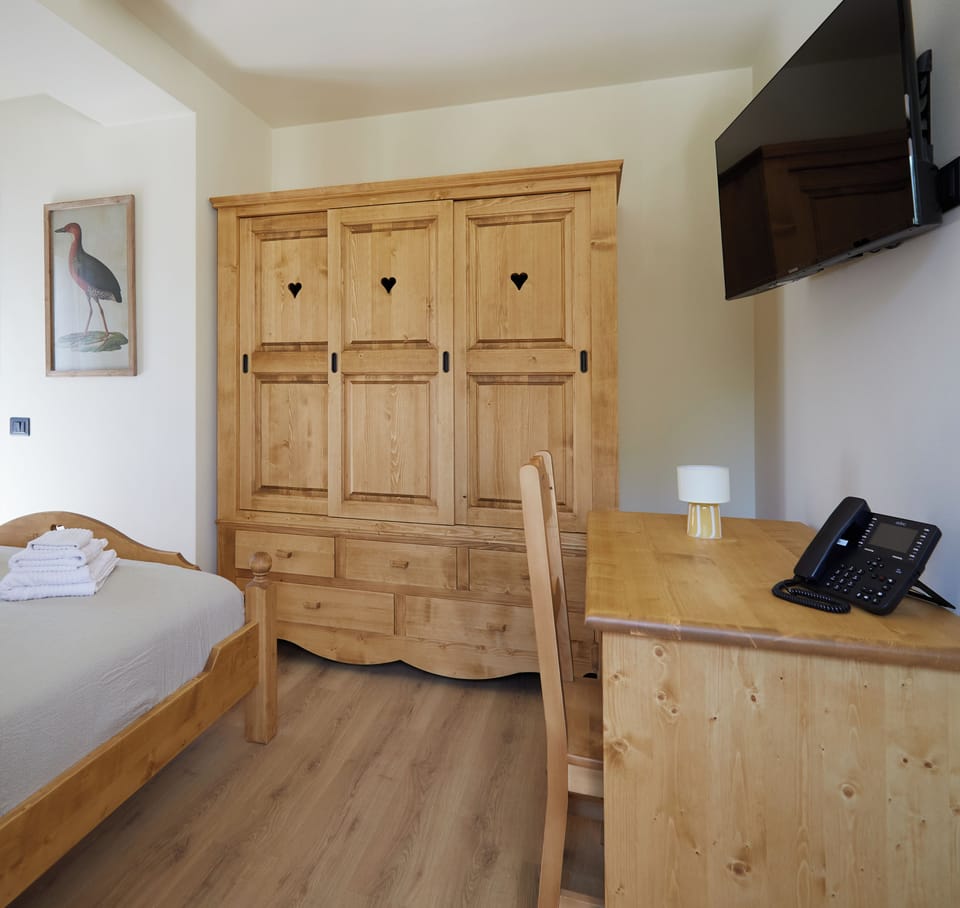 Free WiFi, bed sheets