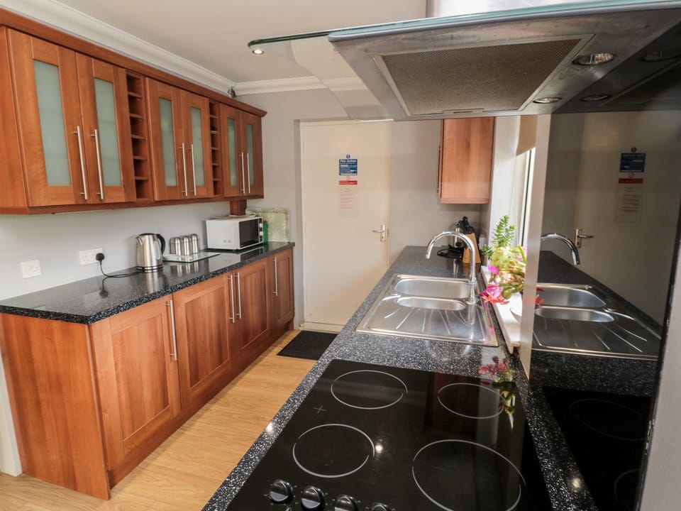 Fridge, dishwasher, cookware/dishes/utensils