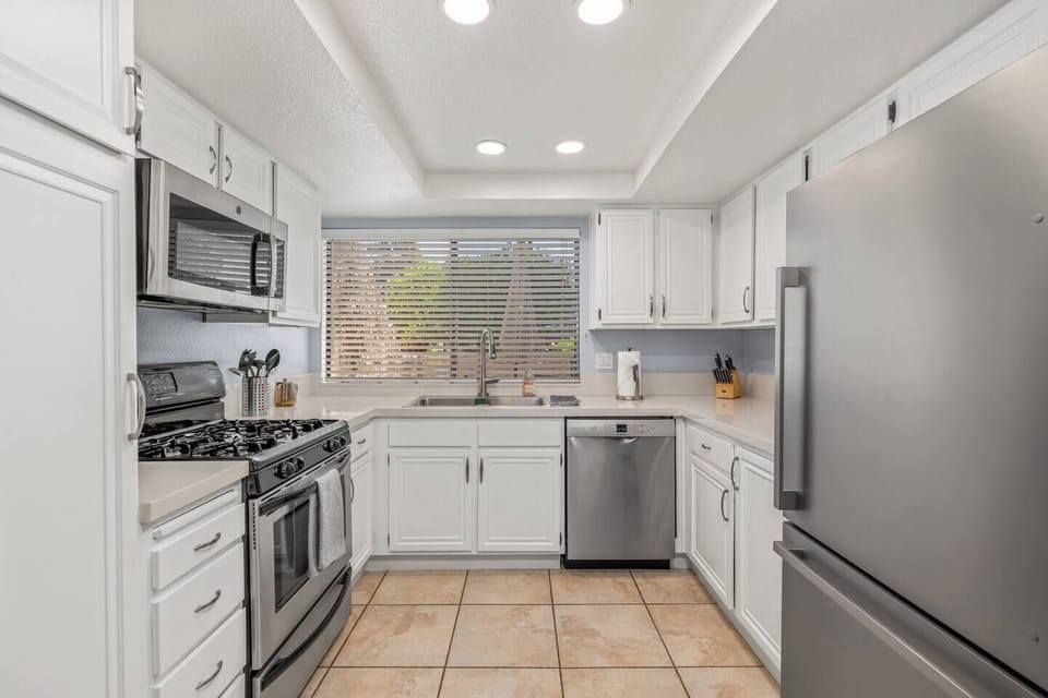 House, 3 Bedrooms, Pool Access | Private kitchen | Microwave, oven, dishwasher, coffee/tea maker