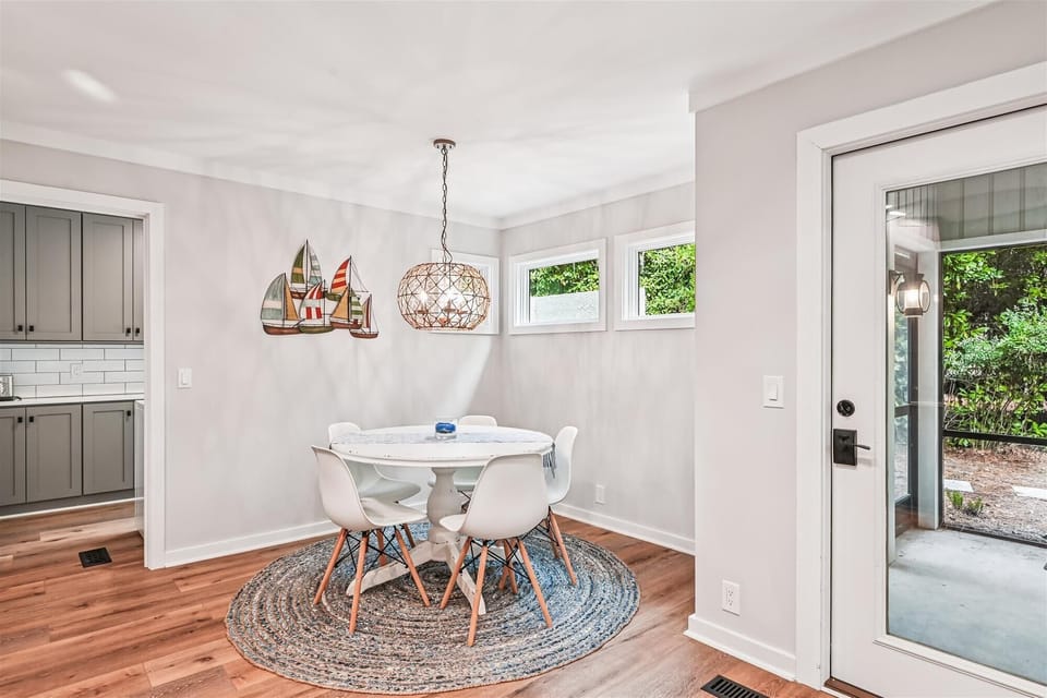 Kitchen Table with Seating for Five at 36 Wisteria Lane