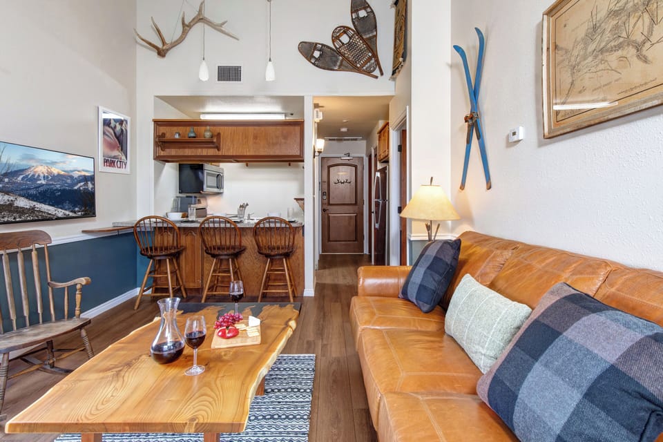 Settle into your cozy ski lodge retreat with leather seating.