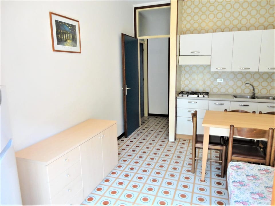 Apartment, 2 Bedrooms, Balcony, City View | Interior
