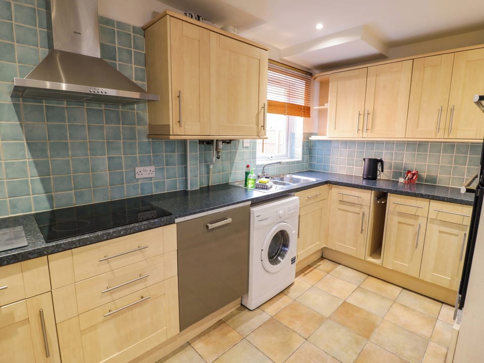 Dishwasher, cookware/dishes/utensils