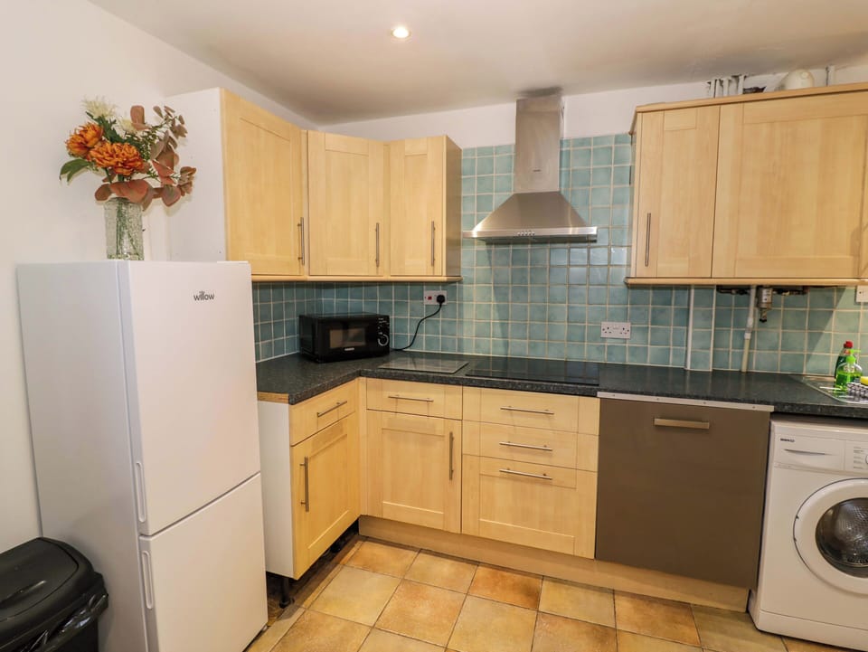 Dishwasher, cookware/dishes/utensils