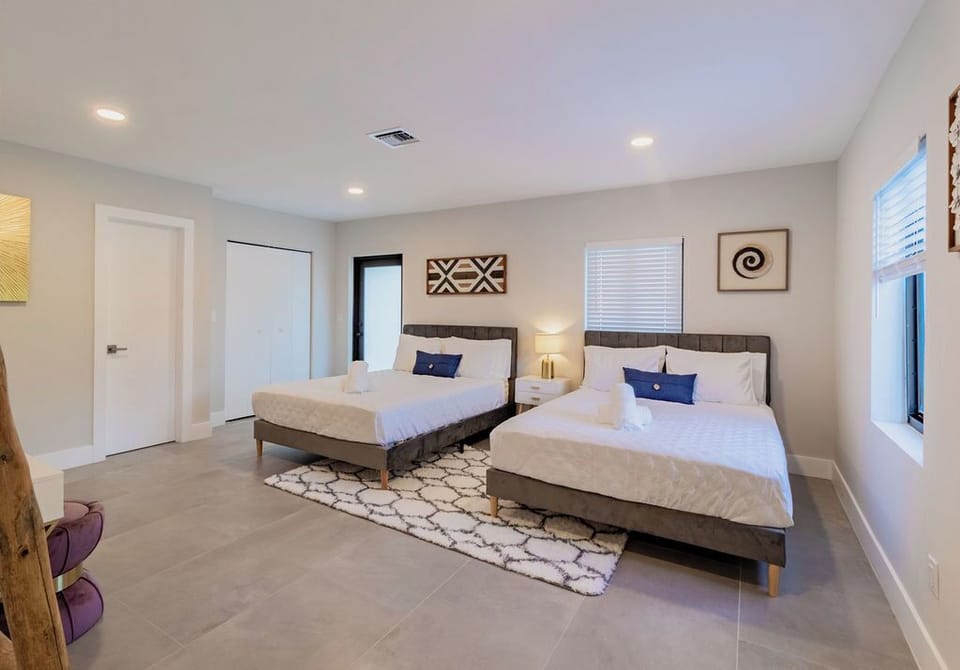 Comfort Room | Free WiFi, bed sheets