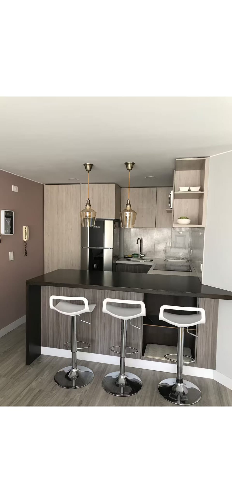 Fully equipped designer kitchen with breakfast bar (daytime view)