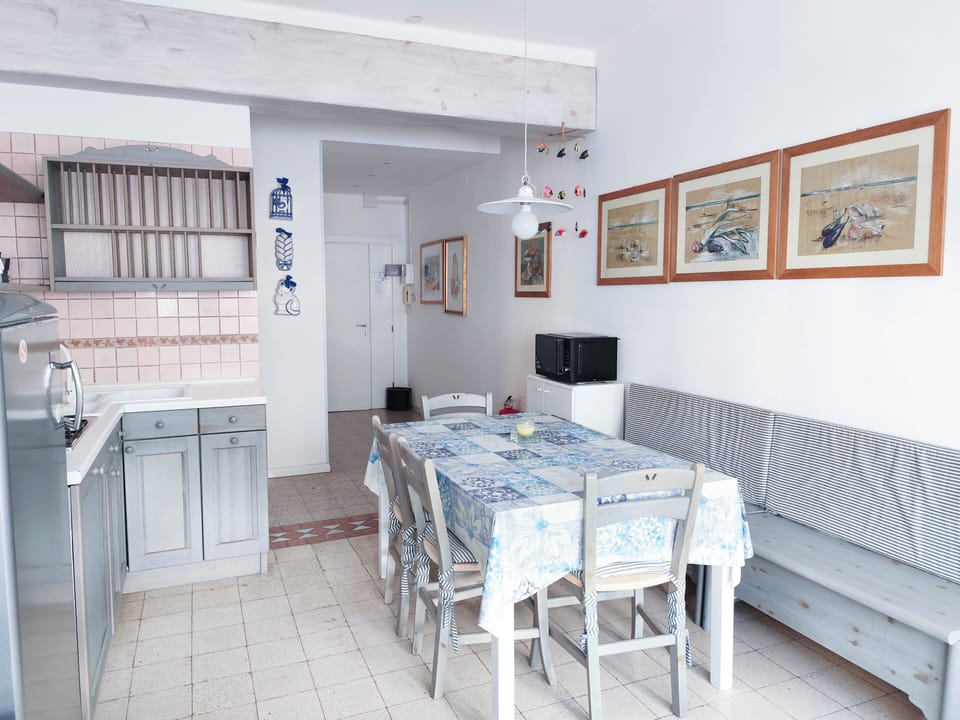 Apartment, 2 Bedrooms, Balcony, City View | Dining room