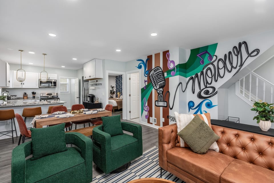 Motown mural brings Detroit soul to this modern living room
