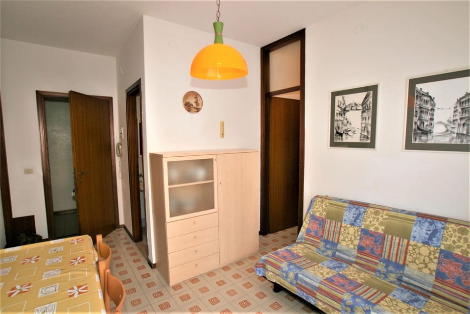 Apartment, 1 Bedroom, Balcony, City View | Living room